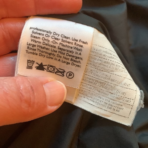 Eddie Bauer s XL red and black goose down quilted vest - Picture 6 of 9